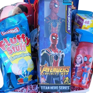 Cesta de regalo de Pascua personalizada: Cesta con temática de personajes, Cesta de Pascua para niños imagen 3