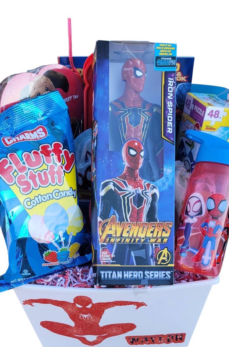 Cesta de regalo de Pascua personalizada: Cesta con temática de personajes, Cesta de Pascua para niños imagen 3