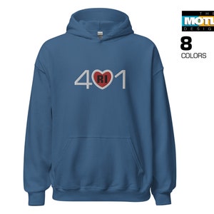 Puede incluir: Una sudadera con capucha azul con un gráfico blanco del número 401 con un corazón rojo que contiene las letras RI dentro del corazón.