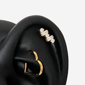 16G Titanium White Line Dot Internally Threaded Flat Back stud, Conch earring, Cartilage flat back, Helix stud, Tragus stud, Minimalist stud