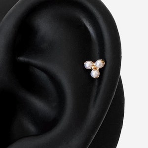16G Titanium Triple pearl Flower Internally Threaded Flat Back stud, White Pearl Conch earring, Cartilage, Helix Tragus stud, Nose Piercing