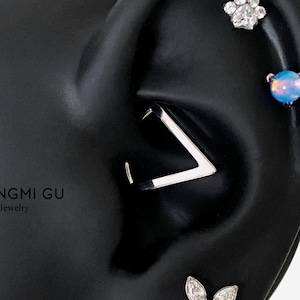 16G 10mm Titanium Triangle Spike Septum Clicker, Nose ring, Silver ring, Gold Conch clicker, Helix earring, Cartilage Hoop, Septum piercings