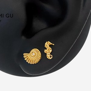 16G Titanium Seahorse Flat Back Studs, Nose stud, Internally Threaded conch earring, Cartilage stud, Helix earring, Tragus, Body Piercing