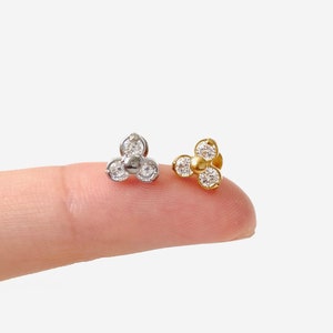 16G Flower Internally Threaded Cartilage Flat Back Labret, Conch earring, Tiny stud, Flat back stud, Helix earring, Tragus, Minimalist stud