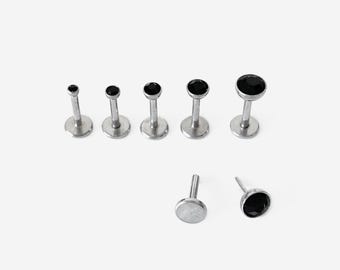 Orecchino a perno piatto senza filettatura 18G/16G 1,5-4 mm, nero/argento, per conchiglia, naso, cartilagine, elice, trago, labret