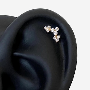 16G Titanium Triple Flower Flat Back, Nose stud, Internally Threaded conch earring, Cartilage flat back stud, Helix earring, Tragus - 03 2