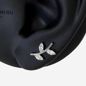 16G Titan Zweig Blätter Flat Back Bolzen, Nasenstecker, Conch Ohrring mit Innengewinde, Knorpel, Helixohrring, Tragus, Piercing - 03 1