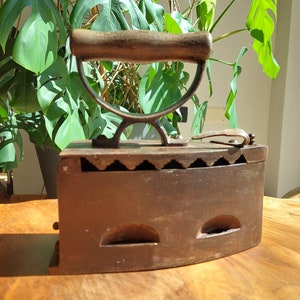 Antique Coal Iron with Wooden Handle, Antique Cast Iron, Charcoal Iron, Antique Metal Iron, Antique Rustic Home Decor, 1920s - 30&#39;s