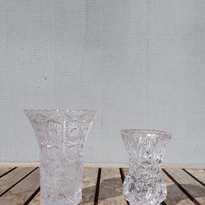 Jarrones vintage de cristal tallado a mano / Dos jarrones de cristal / Jarrones pequeños de cristal / Cristal tallado a mano MCM / Años 70