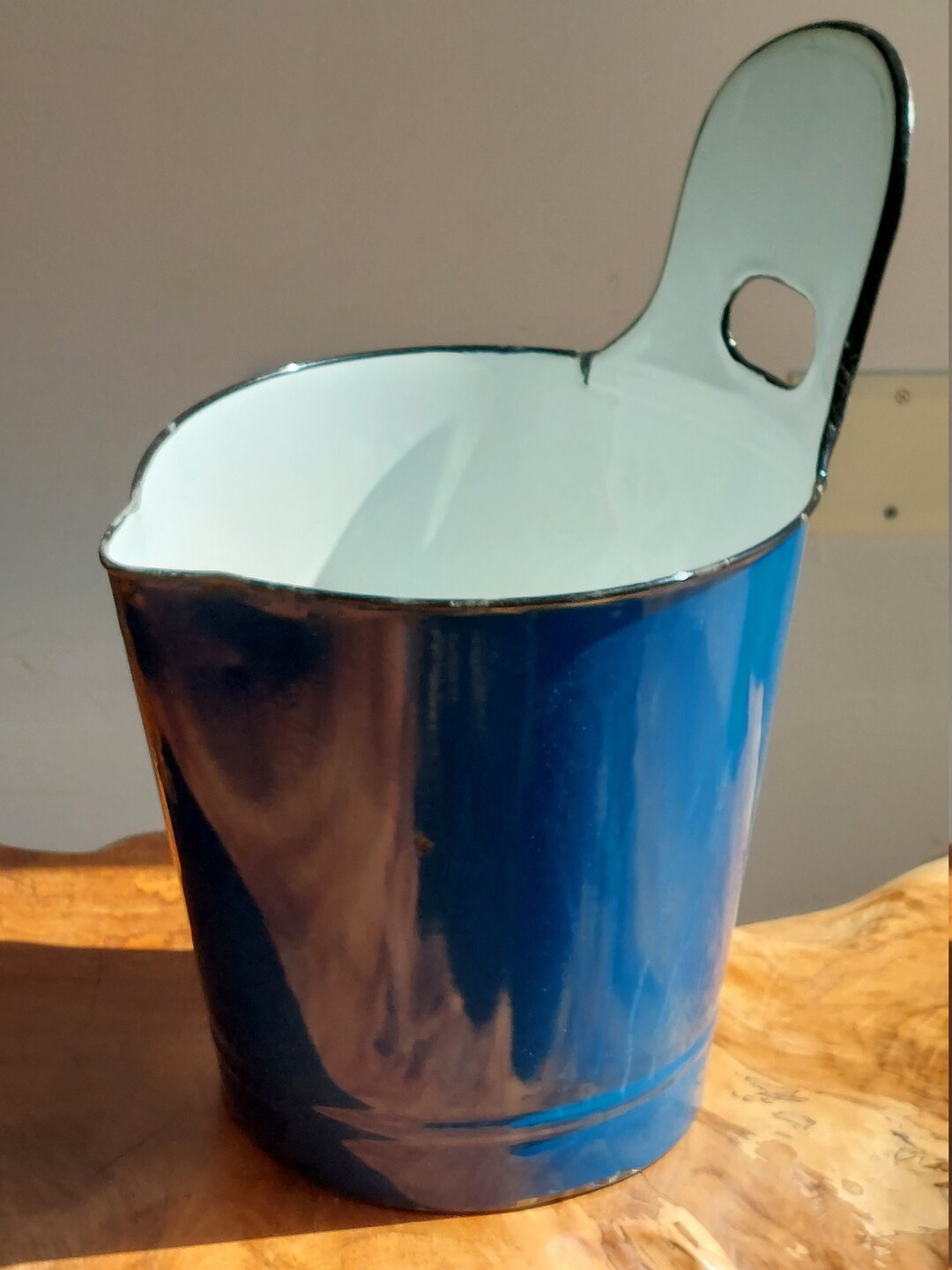 Vintage Large Enamel Bucket/vintage Enamel Milking Bucket/rustic