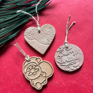 Handgemaakte terracotta kerstornamenten – set van 3