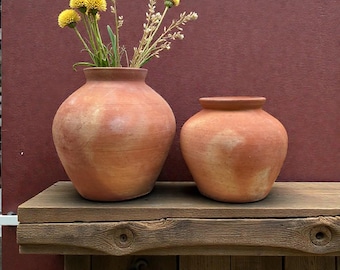 Terrakotta-Tonvase 2-er Set, handgefertigte rustikale Keramikkrüge, erdige Wabi Sabi Wohnkultur