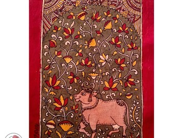 Krishna&#39;s Kuh, Textilkunst mit organischen Pigmenten, Sakrale Kunst, Südasiatische Textilkunst, Mata ni Pachedi Malerei, Mystische Kunst, Handbemalt
