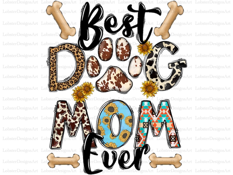 以下が含まれることがあります： 「Best Dog Mom Ever」という黒いテキストのグラフィックデザイン。テキストは、さまざまな色とパターンで、足跡、骨、花柄で囲まれています。