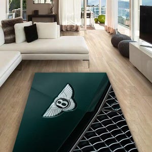 Puede incluir: Una alfombra verde y negra con un logotipo Bentley plateado y un patrón de rejilla negra.
