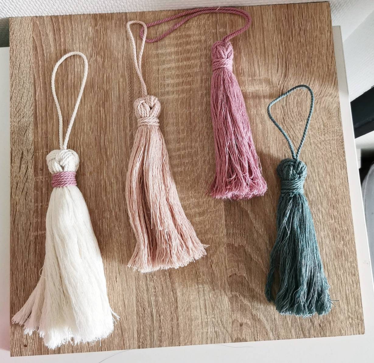 Pompon Gland Macramé