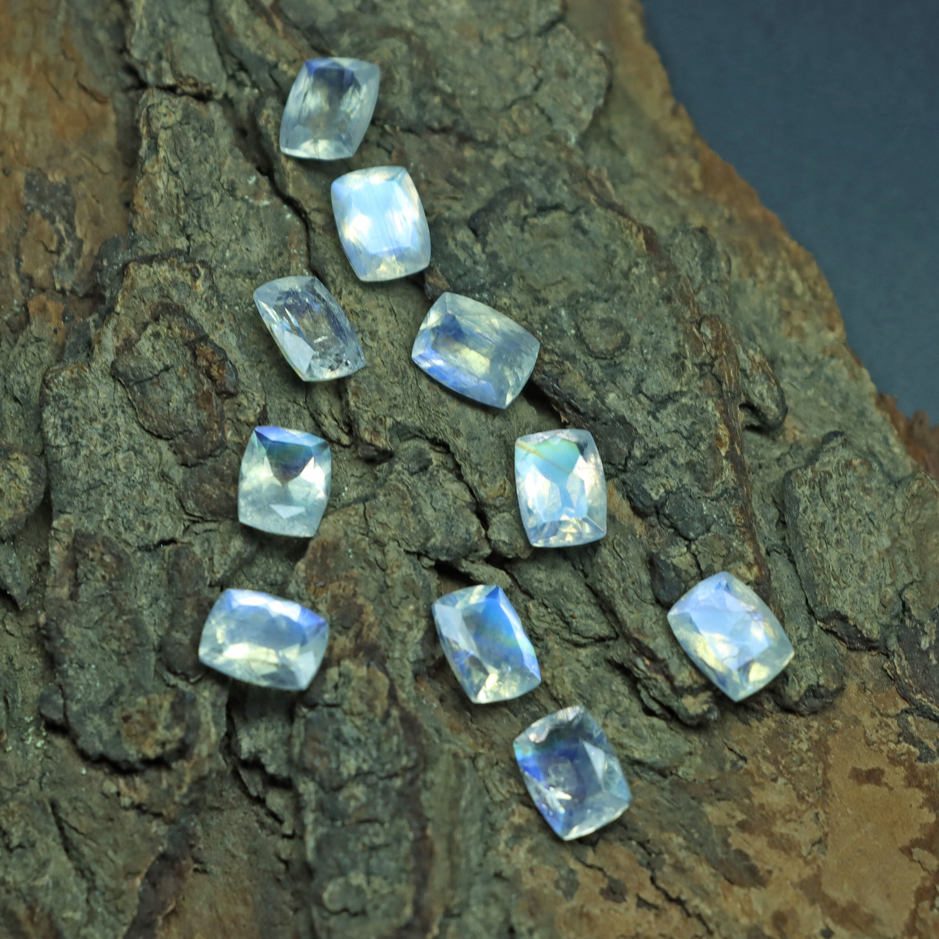 Pierre Précieuse Coussin Pierre De Lune Bleue 1,70 Ct - Naturelle, Taille Excellente, Bleu Jaunâtre