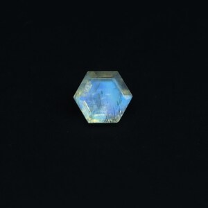 Forma hexagonal de piedra lunar de 8 mm, piedra lunar azul de calidad AAA+, piedra lunar arcoíris, piedra lunar natural, corte hexagonal de piedra lunar arcoíris, 1 pieza
