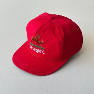 Cappellino da camionista vintage Strongid C con chiusura a scatto, colore rosso cavalli.