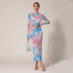 Transgender Pride-kjol med hög hals, Nebula Tie Dye-färger från Trans Pride-flaggan, HBTQ-kläder, present till transpersoner eller allierade.