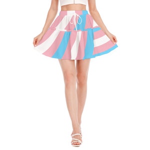 Minifalda fruncida con diseño de bandera del orgullo transgénero. Falda transgénero hasta 2XL.