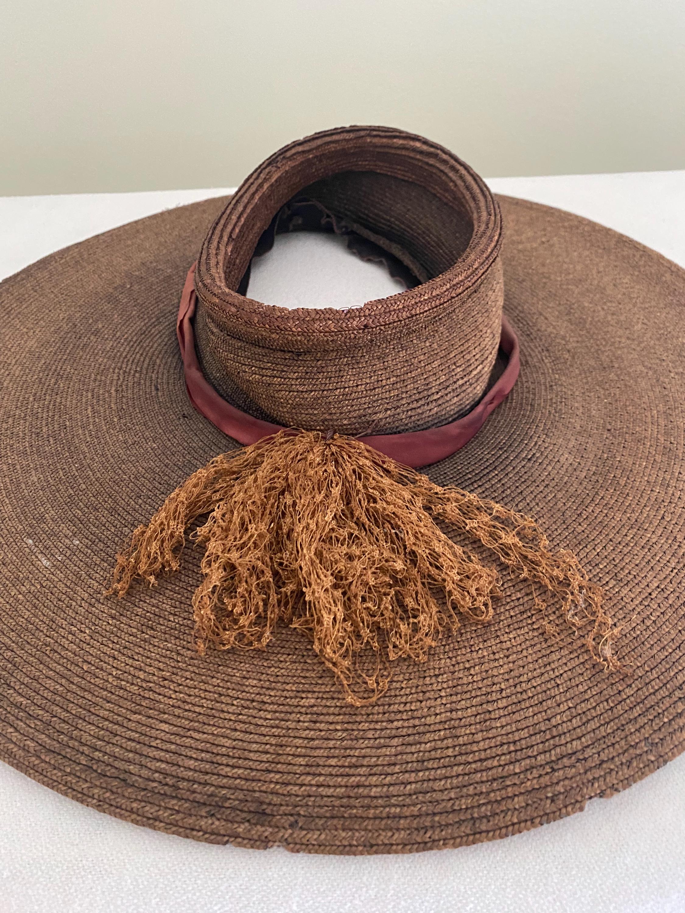 LOVELY 1940\'s BROIWN BOATER HAT WITH PINK FEATHER \