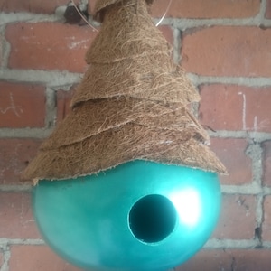Green thatched gourd birdhouse
