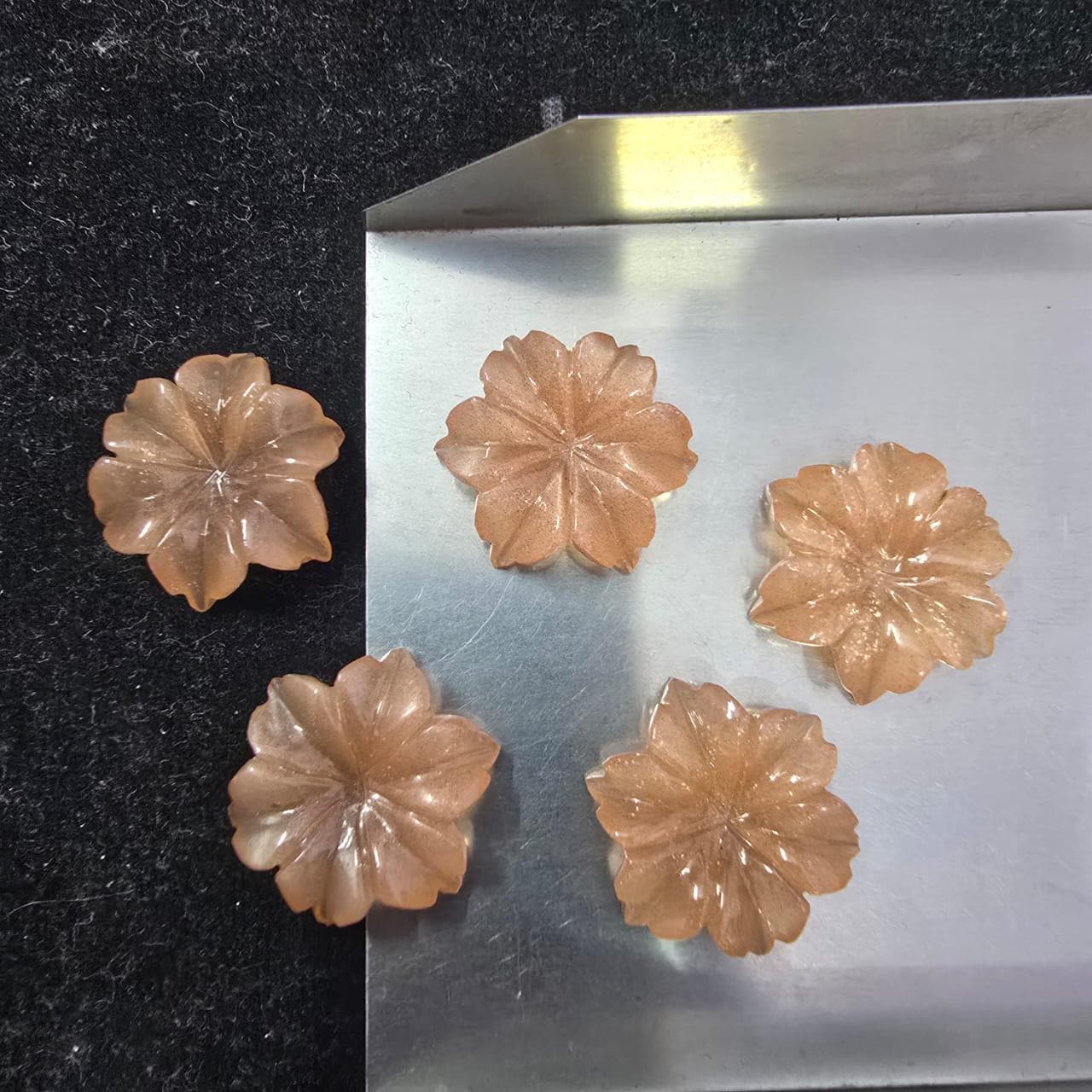 アクセサリー ピーチムーン♡ シェル彫刻チャーム