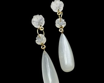 Pendientes colgantes de flor de piedra lunar tallados a mano, alambre de latón, piedra preciosa en forma de lágrima.