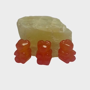Handskuren nallebjörns-cabochon i onyx-ädelsten | Naturlig gummibjörnsberlock i onyx för smyckestillverkning, trådlindning och hantverk