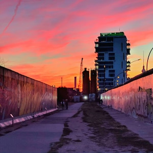 Photo of Berlín Wall / Nightview / Street view