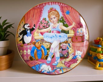 Plato coleccionable Carol Lawson vintage de 1992: «Recital de baile» L2621/ Plato decorativo de arte infantil
