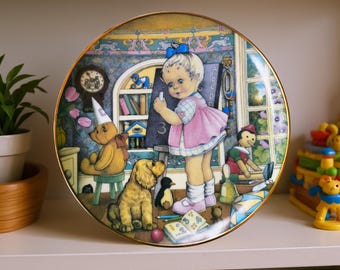 Plato coleccionable Carol Lawson vintage de 1982 "La mascota de la maestra" / Plato decorativo de arte infantil