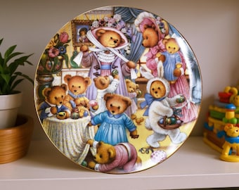 Plato coleccionable Carol Lawson “Egg Citement” LA 4486 / Plato decorativo de arte infantil