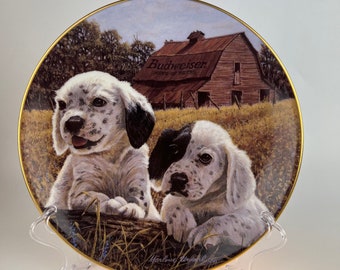 Plato de porcelana Budweiser Puppies: Edición limitada de Marlowe Urdahl