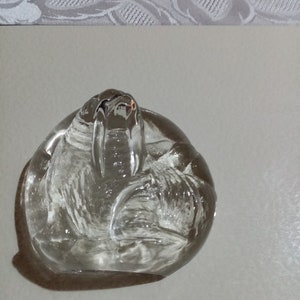 Wedgwood Glass Pisapapeles/Adorno/Estatuilla en forma de morsa. Pesado y en excelentes condiciones