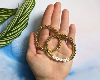 Bracelet en perles d'or. Bracelet personnalisé pour femme, Bracelet personnalisé pour femme. Bracelet de perles plaqué or 18 carats, cadeau personnalisé de demoiselle d'honneur.
