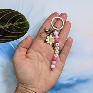 Porte-clés personnalisé pour enfants. Porte-clés prénom pour enfant. Porte-clés en perles pour les tout-petits. Étiquette de sac pour enfants, retour à l'école. Étiquette personnalisée
