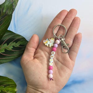 Llavero personalizado para niños. Llavero con nombre para niños. Llavero de unicornio, Llavero de cuentas para niños pequeños. Etiqueta para bolso de niños,