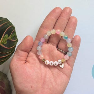 Pulsera personalizada para niños. Pulsera personalizada para niña. Regalo de cumpleaños para niñas. Pulsera con nombre. Charm de corazón.