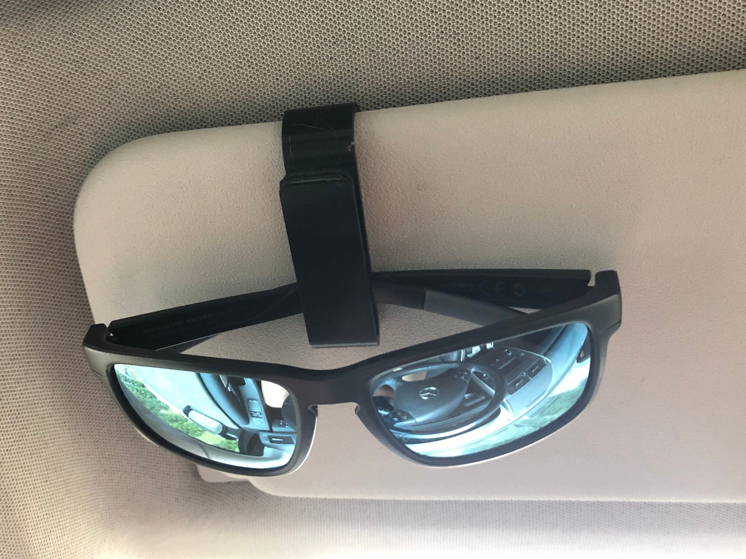 Kaufe Auto-Brillenhalter-Clip, multifunktional, universell, Kunstleder,  Sonnenblende, Auto-Ticket-Karte, Sonnenbrille, Brillen-Aufhänger, Clip,  Autozubehör