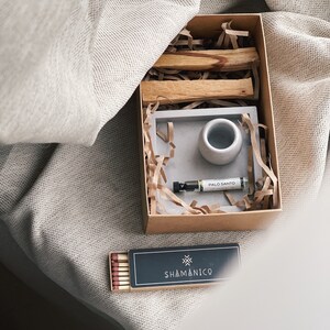 Smudging kit | Aromatherapy set | Gift box with Palo Santo essential oil, palo santo sticks, concrete plate and matches
