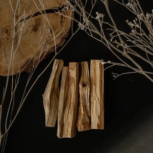 Palo Santo sticks premium quality very oily and fragrant sustainably harvested in Peru 5 sticks (~50 gr.)