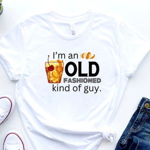 Nennen Sie mich eine altmodische Art von Kerl, nennen Sie mich altmodisches Hemd, Whisky-Shirt, Whisky-Liebhaber-Geschenk, Whisky-Liebhaber-Shirt, trinkendes Hemd,