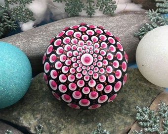 Mandala stone "The Peacock Eye" dotted in shades of red. A unique, handmade piece.