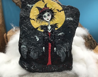 Gothic Lady "Walking on the dark side of the .....", hand-painted unique piece in comic style, immortalized on a characterful natural stone.