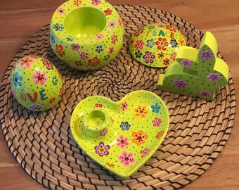 An Easter table set 5-piece in mandala style dotted "Peace and Love" in spring colors