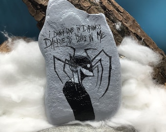 Gothic soul eater "I don't live in darkness, darkness..." hand-painted unique piece in comic style, immortalized on a natural stone + stand