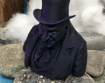 The penguin, also known as Danny DeVito, in black and red, 105 mm tall. Custom-designed motif produced using 3D printing.