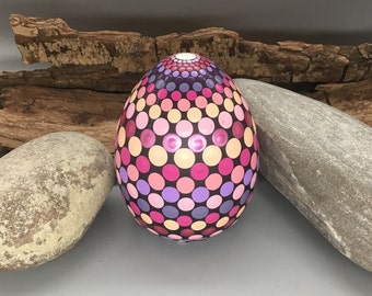 Mandala „Jajko, symbol odrodzenia”. Idealna dekoracja stołu na Wielkanoc.